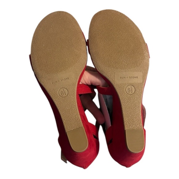 Sun + Stone Red Suede Kitten heel Wedge Sandals Women’s Size 6.5 NEW IN BOX - Picture 2 of 4